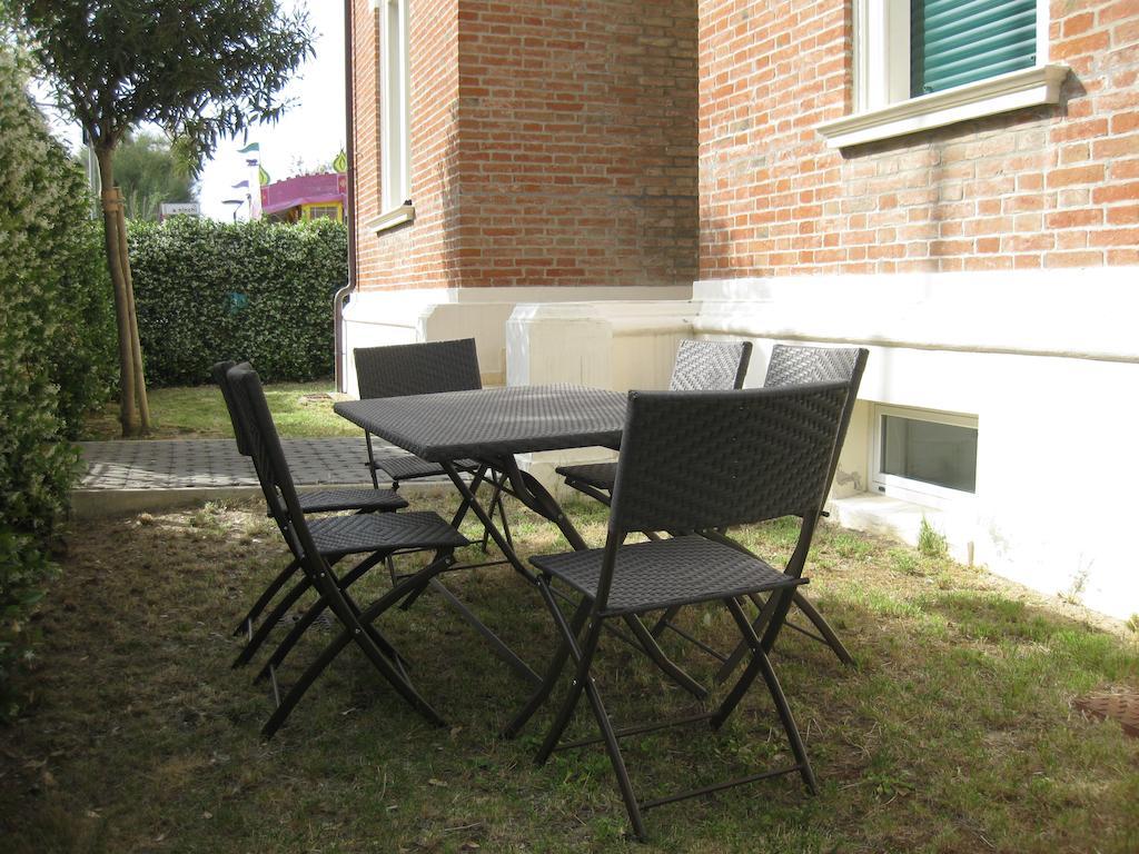 Appartamento In Villa Пезаро Номер фото